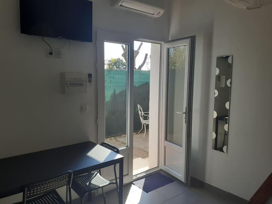 Appartement Studio- Terrasse -place De Parking Prive Marseille