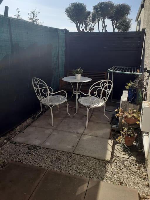 Studio- Terrasse -place De Parking Prive Appartement